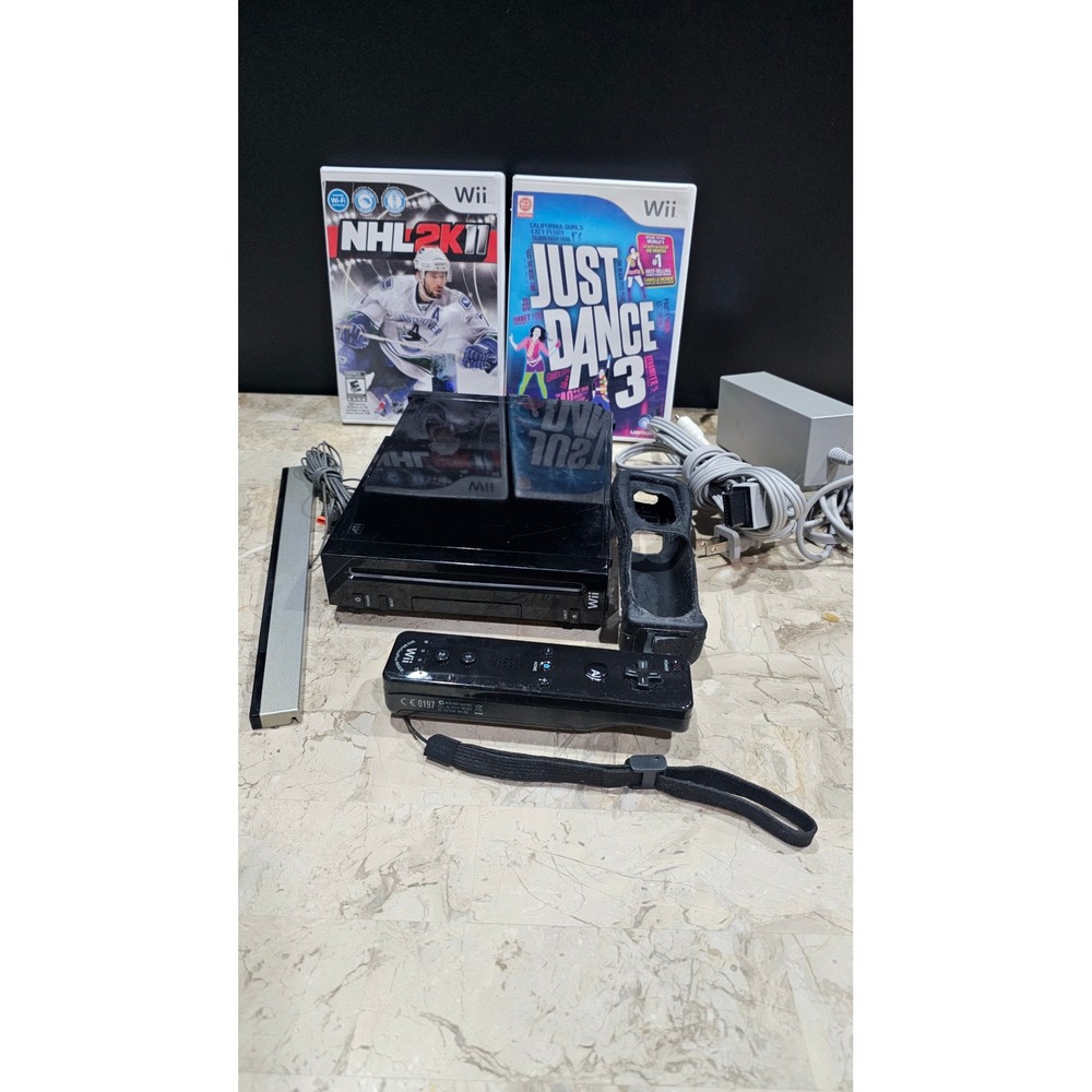 Nintendo Wii RVL 001 Console Bundle With Controllers Games‎ and Power Supply